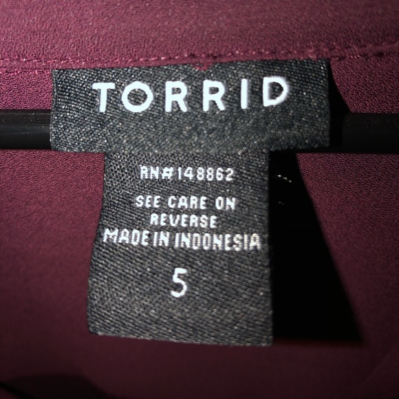 Torrid Size 5 Maroon Blouse - Picture 3 of 3